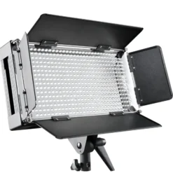 Walimex pro LED 500 Flächenleuchte mit Lampenstativ, dimmbares Flächenlicht mit LCD-Display & Touchscreen, Videoleuchte mit vier Abschirmkappen, Lampenständer mit Stoßdämpfer