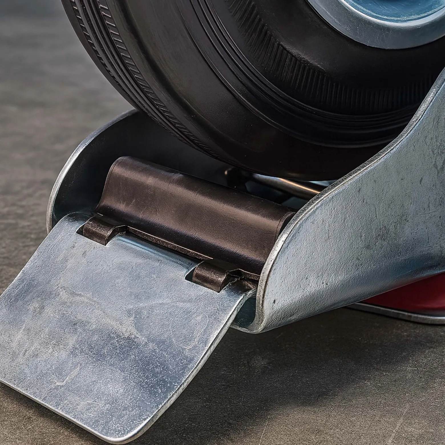 Wiltec Doppelstopp-Lenkrolle Ø125mm bis 100kg Tragkraft mit Gummirad und Feststellbremse leiser Lauf, Transportrolle Möbelrolle Laufrolle Möbel-Lenkrolle