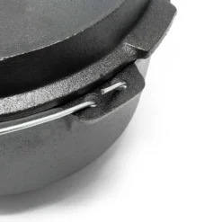 Wiltec Dutch Oven 4l mit Untersetzer und Deckelheber, Kochtopf aus Gusseisen für Lagerfeuer und Camping