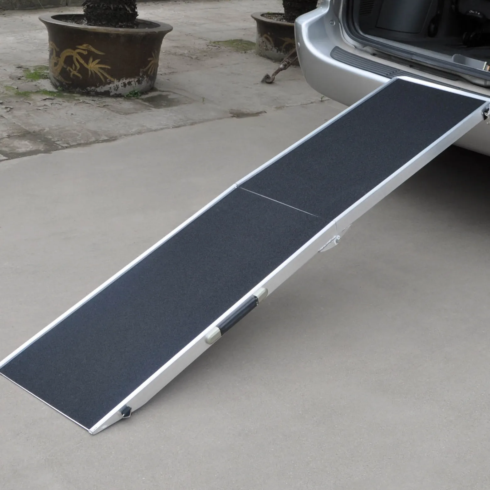 Wiltec Hunderampe faltbar, 244 x 48 cm, geklappt 123 x 49 cm, aus Aluminium, rutschsicher, Traglast bis zu 110 kg, Haustierrampe