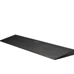 Wiltec Türschwellenrampe bis 50 t, Rollstuhlrampe aus rutschfestem Gummi 900 x 200 x 40 mm, Bordsteinrampe kürzbar für Rollstuhl & Rollator, Rampe für Türen und Badezimmer